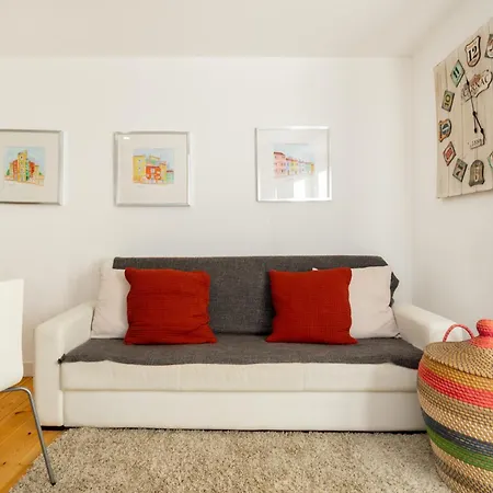 Whome Martim Moniz ליסבון