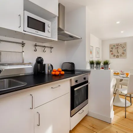 Whome Martim Moniz * ליסבון