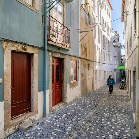Whome Martim Moniz Апартаменты *